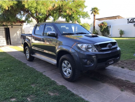 toyota hilux srv 4x4 impecable
