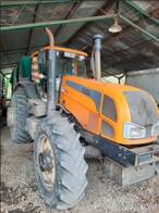 Tractor Valtra BH165 4x4 con Levante 