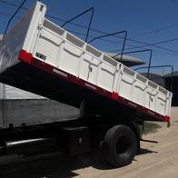 Carrocería Vuelco Trasero Con Barandas Volcables