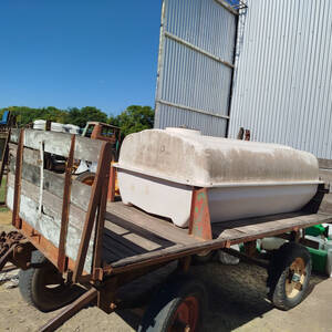 Acoplado Con Tanque 2000 Litros