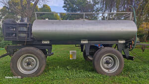 Acoplado Tanque 2000L Con Bomba De Gasoil Y Cubiertas