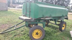 acoplado tanque de 3000 litros