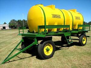 Acoplado Tanque Plástico Agromaq De 7000 Lts