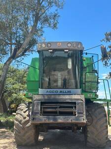Agco Allis 550. Plataforma 25 pies. Reparada con 5500 hs trilla. 