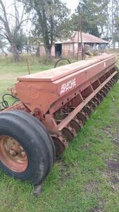 Apache SGF1 28s a 15cm. Año 1980. Con cajón fertilizador. 