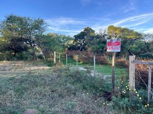 Arocena. Lote en Venta. Frente Laguna