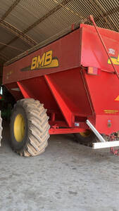 Autodescargable  BMB Capacidad modelo 18 Tn con balanza 