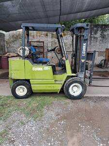 Autoelevador Clark 2,5T