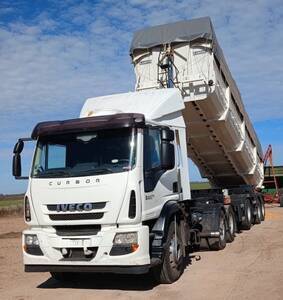 Camion IVECO CURSOR 330 2012