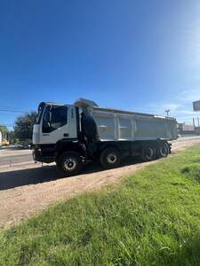 Camión Iveco Trakker 420 8x4 año 2015