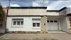 Casa De 133 M2 Calle Rivadavia E Av Campomar Y Ameghino