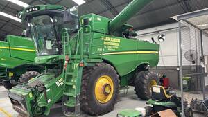  Cosechadora John Deere S680, 2015, 4WD, DUAL, DRAPER 40 Pies