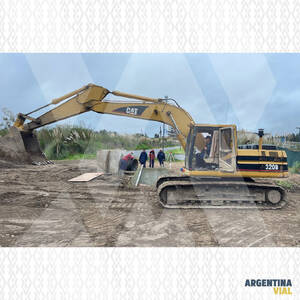 Excavadora Caterpillar 320B Id827