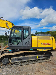 Excavadora New Holland E215Lc