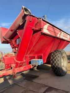 EXCELENTE Autodescargable OMBU 14 tn con balanza