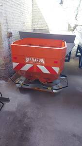 Fertilizadora Frutihortícola 750 Lts Vigne C/ Localizador Bilateral Bernardin