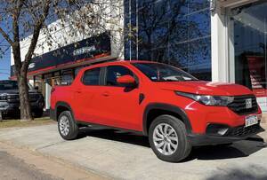 FIAT STRADA D/C 1.4 ENDURANCE año 2022 rojo. con 141.000Km.