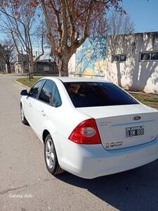 FORD FOCUS 1.6 EXE TREND. EXCELENTE ESTADO.