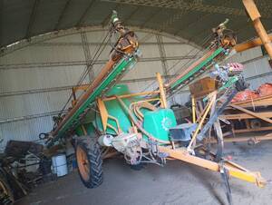 Fumigadora de arrastre 3800 litros praba