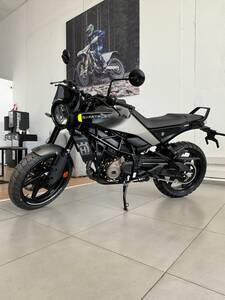 HUSQVARNA SVARTPILEN 250