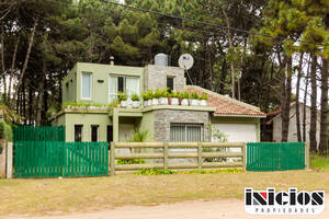 Impecable Casa con Parque y Quincho a 300m del Mar