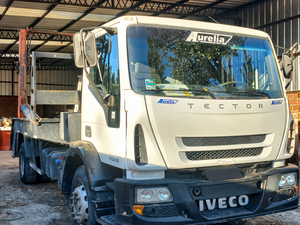 Iveco Tector 170E28 porta-volquetes Cerquetti modelo 2023