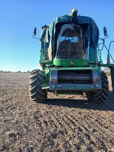 John Deere 9660 Americana. Año 2005. Horas 12000. Plataforma de 30 pies.