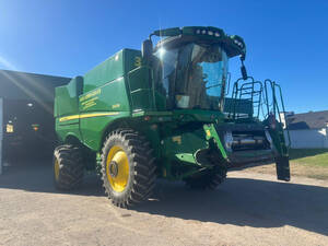 John Deere S670