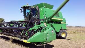 Máquina cosechadora John Deere 1550