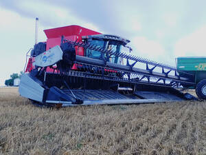 Massey Ferguson 9690. Draper 35 Pies.