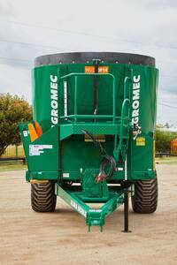 Mixer Agromec Vertical 14 M3 Descarga Lateral C/balanza