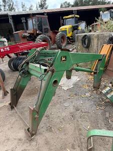 PALA FRONTAL JOHN DEERE 540 CON ESTABILIZADOR CON ANCLAJES BALDE DE 1/2 M3