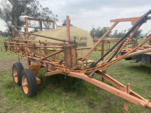 Pulverizador Jacto Coral De 2000 Lts 18 Mts