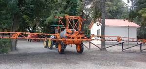 PULVERIZADORA DE ARRASTRE JACTO AD18