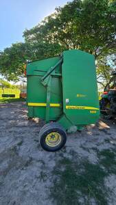 Rotoenfardadora John Deere 568