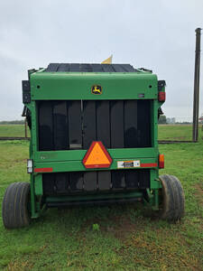 Rotoenfardadora John Deere 568