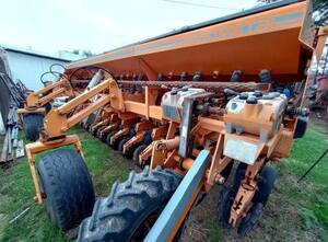 Sembradora Agrometal TX Mega 1642 