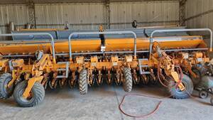 Sembradora Agrometal TX Mega año 2011 - 22 a 35
