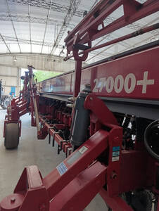 Sembradora Apache 27000