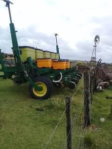 SEMBRADORA JHON DEERE 710 DE 52.5 SURCOS 