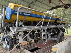 VENDO O PERMUT SEMBRADORA PLA AGP 2816 NEUMATICA MASTER MAC DOBLE FERTILIZACIÓN 
