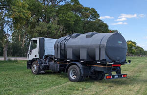 Tanque Con Equipo De Riego Sobre Camion