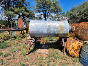Tanque Galvanizado 1.300L , Con Base De Apoyo.