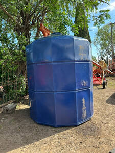Tanque Vertical D 10.000Lts Con Respiradero Y Tapa Boca