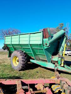 Tolva autodescargable Ferrario 14 Tn con balanza