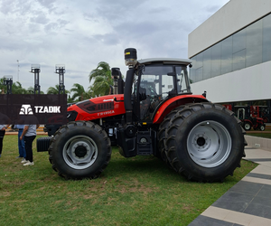 Tractor Hanomag TR195CA - 180HP 4WD Agrícola con Cabina con Aire DUAL
