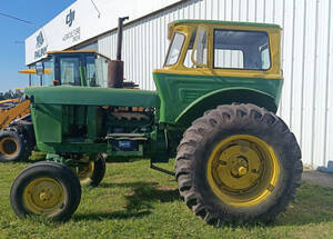 Tractor John Deere 2420