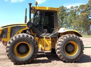 Tractor Pauny 180