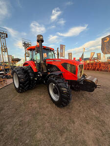 Tractor Sinomach S4220 220P