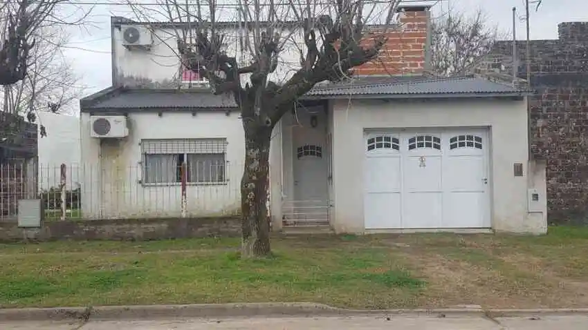 Amplia Casa En Venta Urdinarrain - Departamento Gualeguaychú
